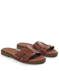 Alternative view of Pam - Tan