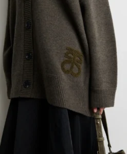 Alpha Knit Monogram Cardigan - Black Olive - Bild 5